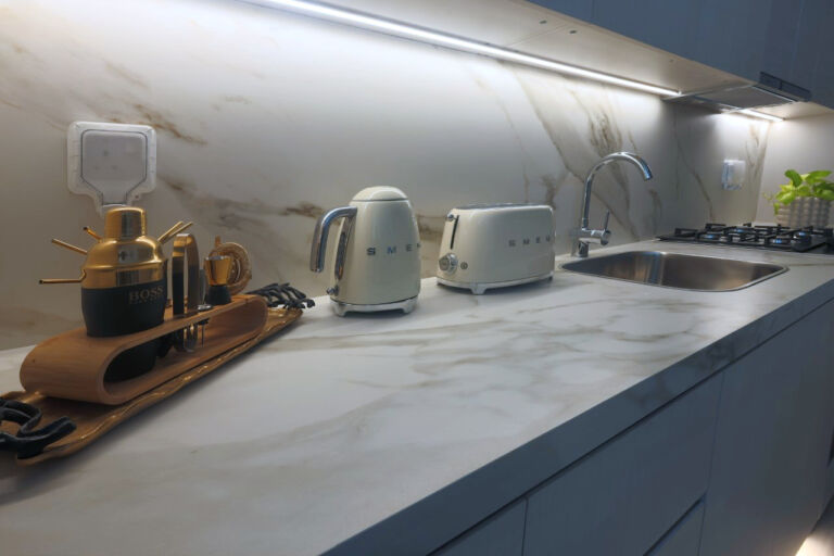 Kitchen in a studio apartment for sale in Dubai Marina - Condor Marina Star