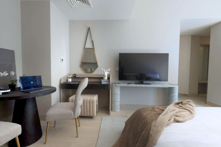 living room in a studio apartment for sale in Dubai Marina - Condor Marina Star