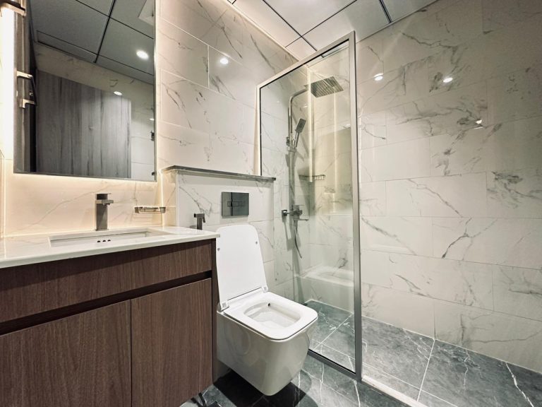 Bathroom in a 3 bedroom apartment for sale in Dubailand